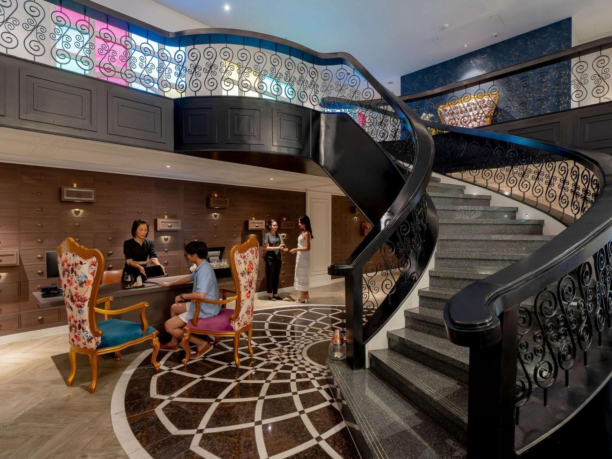 Moevenpick Myth Hotel Patong Phuket Exterior foto The lobby of the hotel